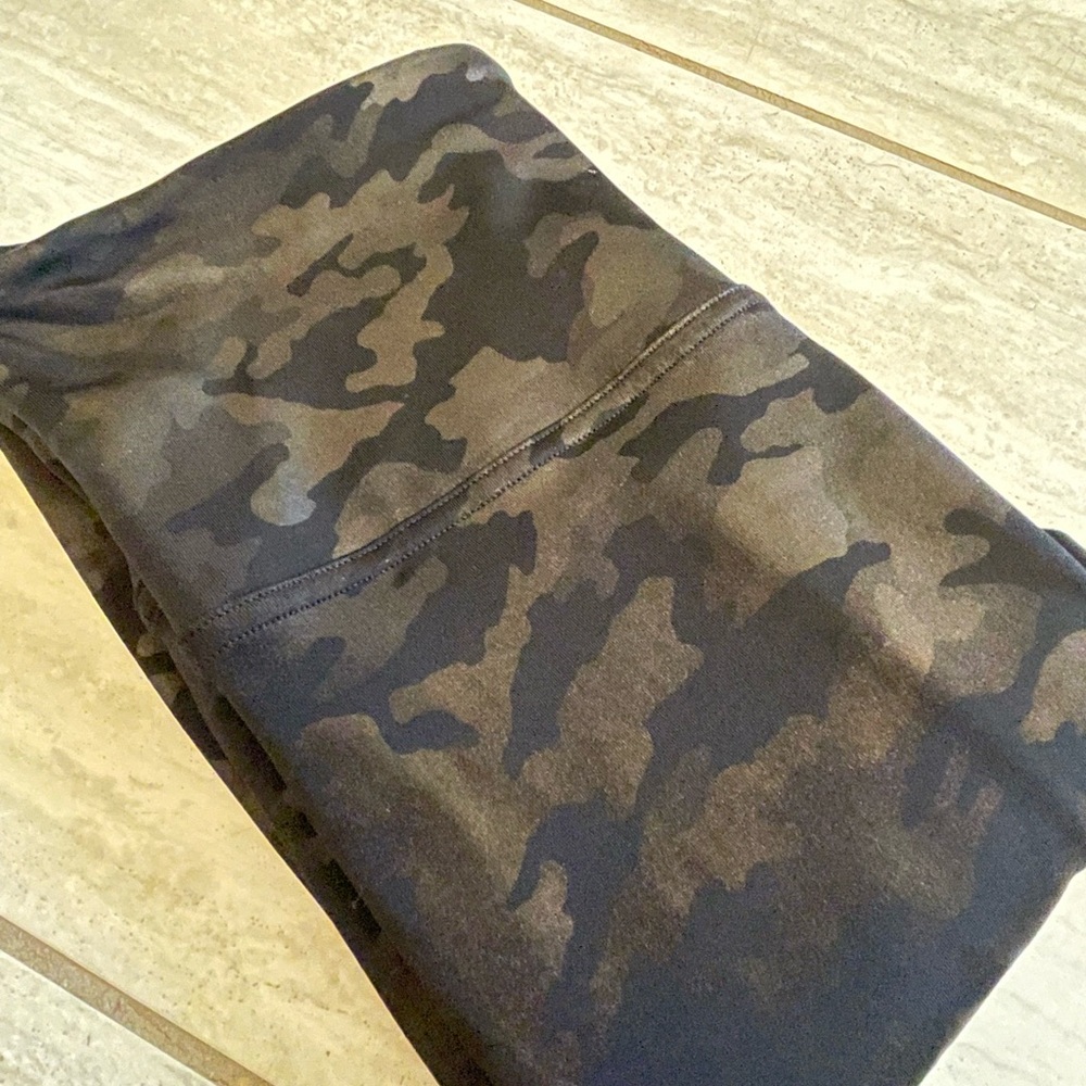 SPANX Women’s  Matte Black Camo Faux Leather Leggings